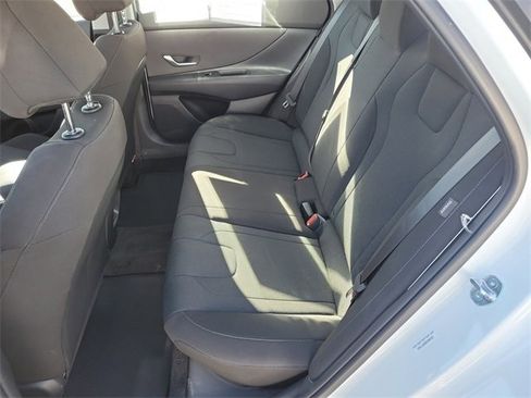 Certified 2025 Hyundai Elantra SE image 19