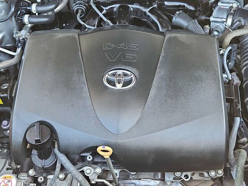 Used 2022 Toyota Highlander XSE FWD image 13