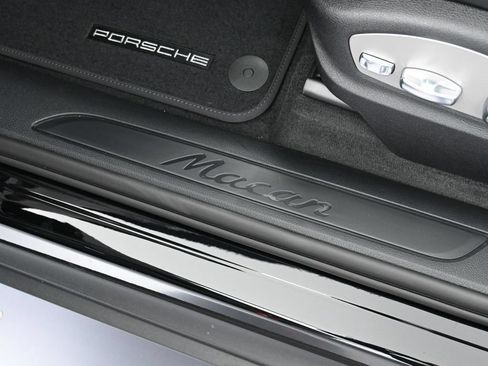 Certified 2026 Porsche Macan AWD/4WD image 16