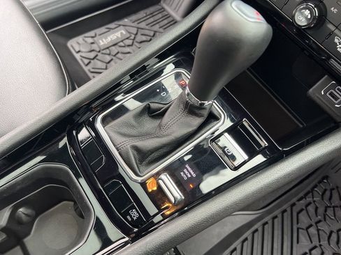 Used 2025 Jeep Compass Limited w/ High Altitude Package image 23