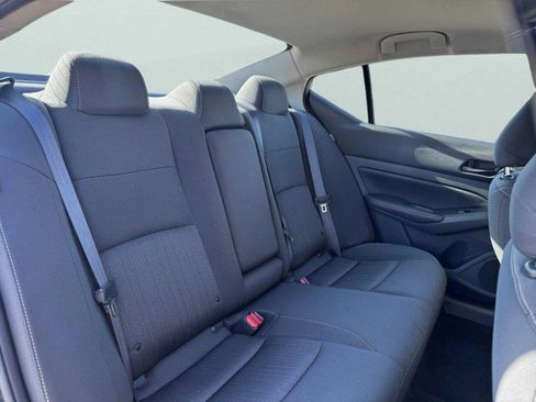 Used 2025 Nissan Altima 2.5 SV image 37