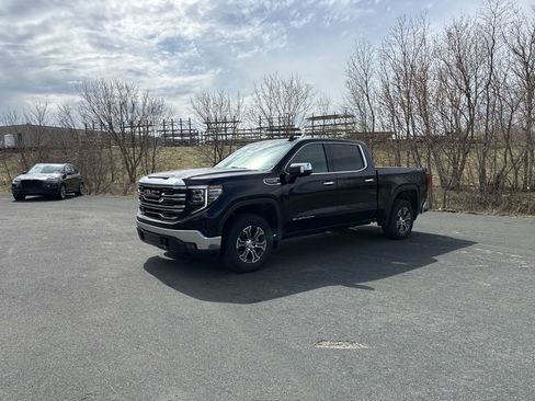 Used 2025 GMC Sierra 1500 SLT image 3
