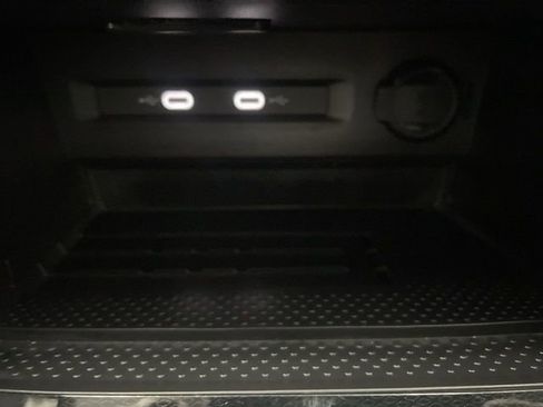 Certified 2025 Volkswagen Taos SE image 21