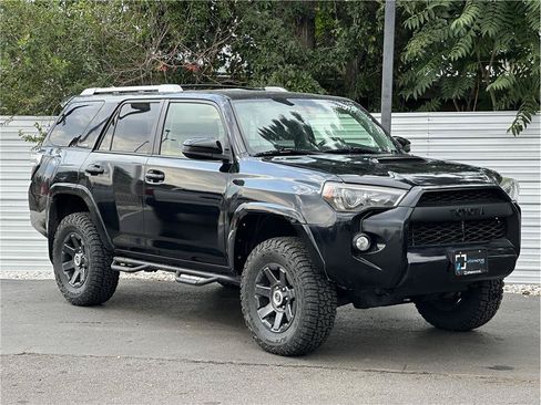 Used 2015 Toyota 4Runner SR5 AWD/4WD image 8