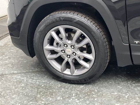 Certified 2024 GMC Terrain SLT image 34