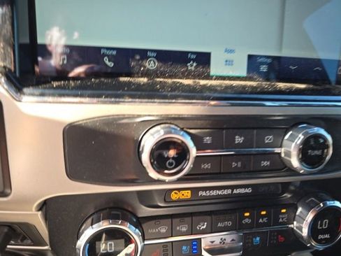 Used 2022 Ford F250 Lariat w/ Lariat Ultimate Package AWD/4WD image 13