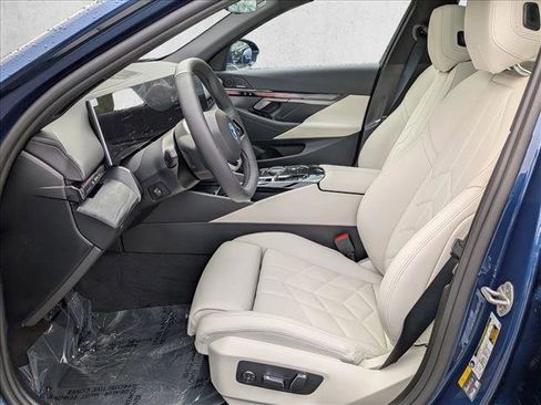 New 2026 BMW i5 eDrive40 w/ Premium Package AWD/4WD image 4