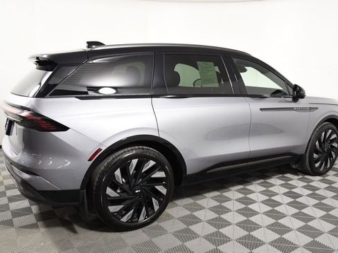 Used 2025 Lincoln Nautilus Reserve image 7