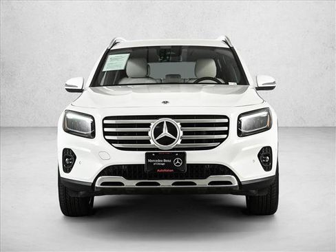 Used 2025 Mercedes-Benz GLB 250 4MATIC image 2