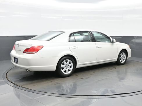 Used 2010 Toyota Avalon XL image 6