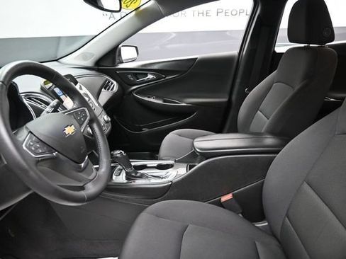 Used 2017 Chevrolet Malibu LT FWD image 16