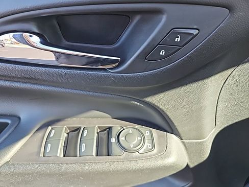 Used 2020 Chevrolet Equinox LT image 11