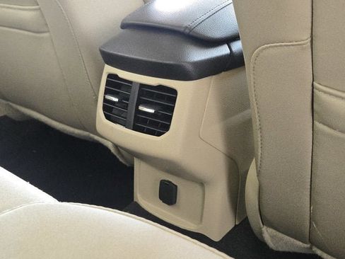 Used 2014 Ford Fusion SE FWD image 9