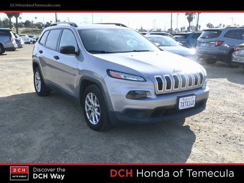 Used 2017 Jeep Cherokee Sport image 3