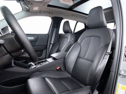 Certified 2025 Volvo XC40 B5 Plus image 20