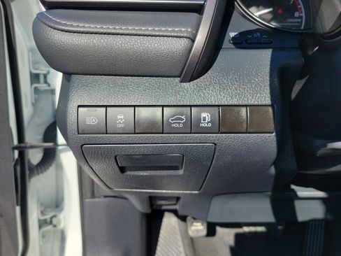 Used 2024 Toyota Camry SE image 33