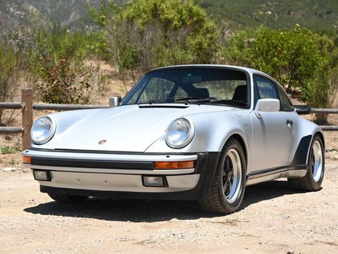 Used 1987 Porsche 911 Carrera RWD image 3