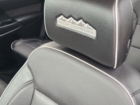 Used 2020 Chevrolet Traverse High Country image 24