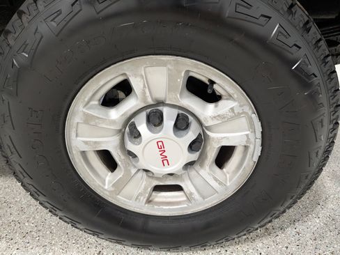 Used 2009 GMC Sierra 2500 SLT w/ SLT Convenience Package image 13