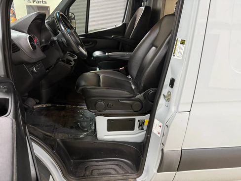 Used 2022 Mercedes-Benz Sprinter 2500 image 35