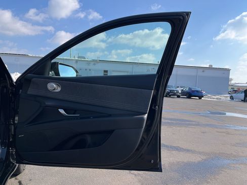 Certified 2025 Hyundai Elantra Limited image 15