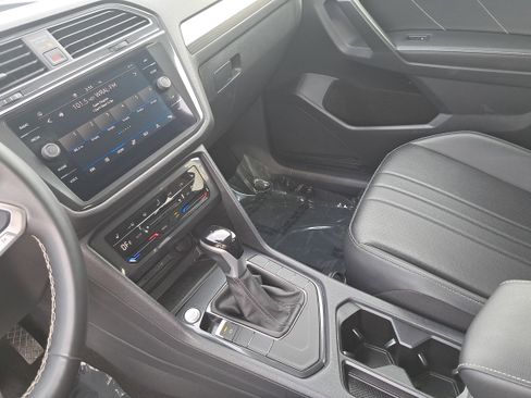 Used 2024 Volkswagen Tiguan SE image 26