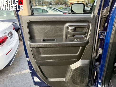 Used 2017 RAM 1500 Express RWD image 28