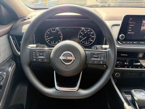 Used 2023 Nissan Rogue SV AWD/4WD image 17