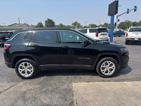 Used 2024 Jeep Compass Latitude AWD/4WD image 5