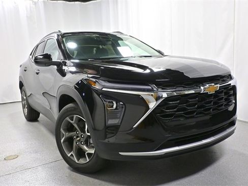 New 2026 Chevrolet Trax LT w/ Driver Confidence Package image 2