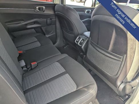 Used 2023 Kia Sorento LX FWD image 17