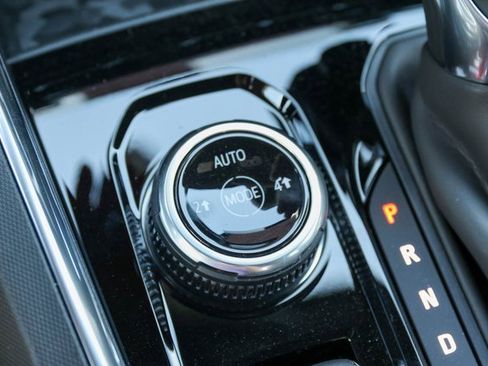 New 2025 GMC Canyon Elevation w/ Convenience Package image 15