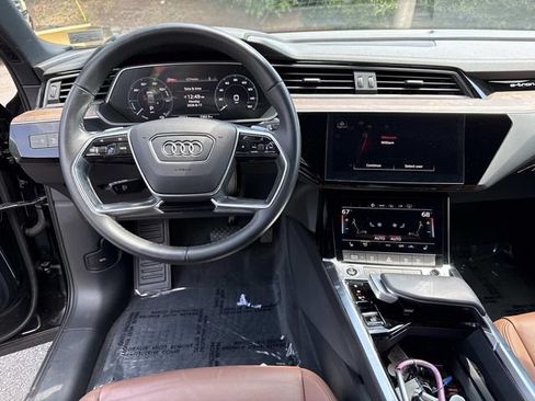 Used 2022 Audi e-tron Premium AWD/4WD image 18
