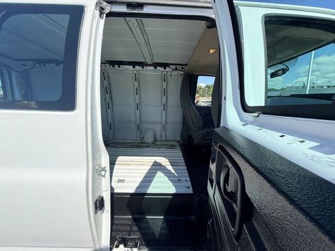 Used 2018 Chevrolet Express 2500 w/ Driver Convenience Package RWD image 13