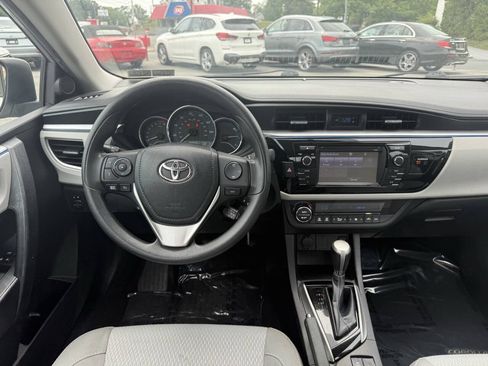 Used 2015 Toyota Corolla LE FWD image 9