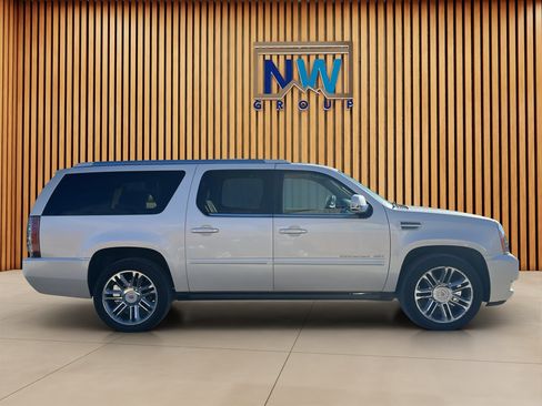 Used 2014 Cadillac Escalade ESV Premium image 41