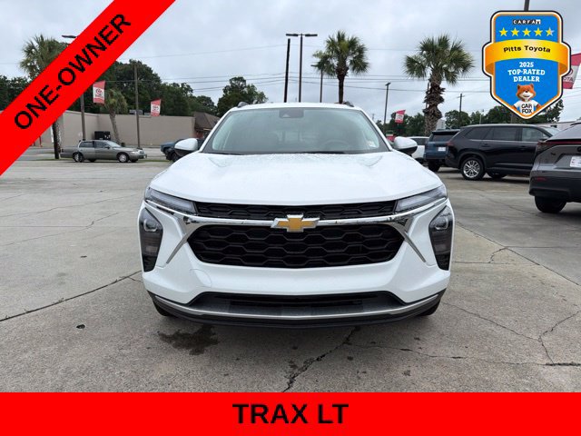 Used 2025 Chevrolet Trax LT FWD image 2