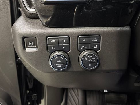 Used 2023 Chevrolet Silverado 1500 LT Trail Boss w/ LT Trail Boss Premium Package AWD/4WD image 28