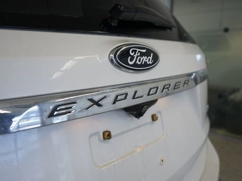 Used 2017 Ford Explorer Limited w/ Equipment Group 301A image 13