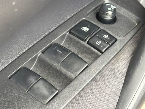 Used 2021 Toyota Corolla LE image 18