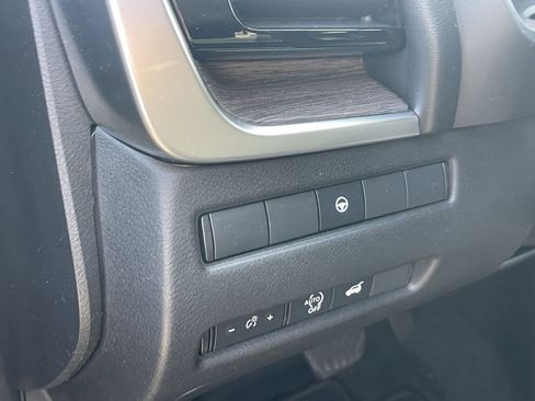 Used 2025 Nissan Rogue Platinum image 10