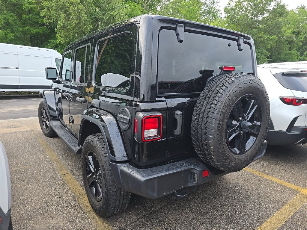 Used 2022 Jeep Wrangler Unlimited Sahara AWD/4WD image 4