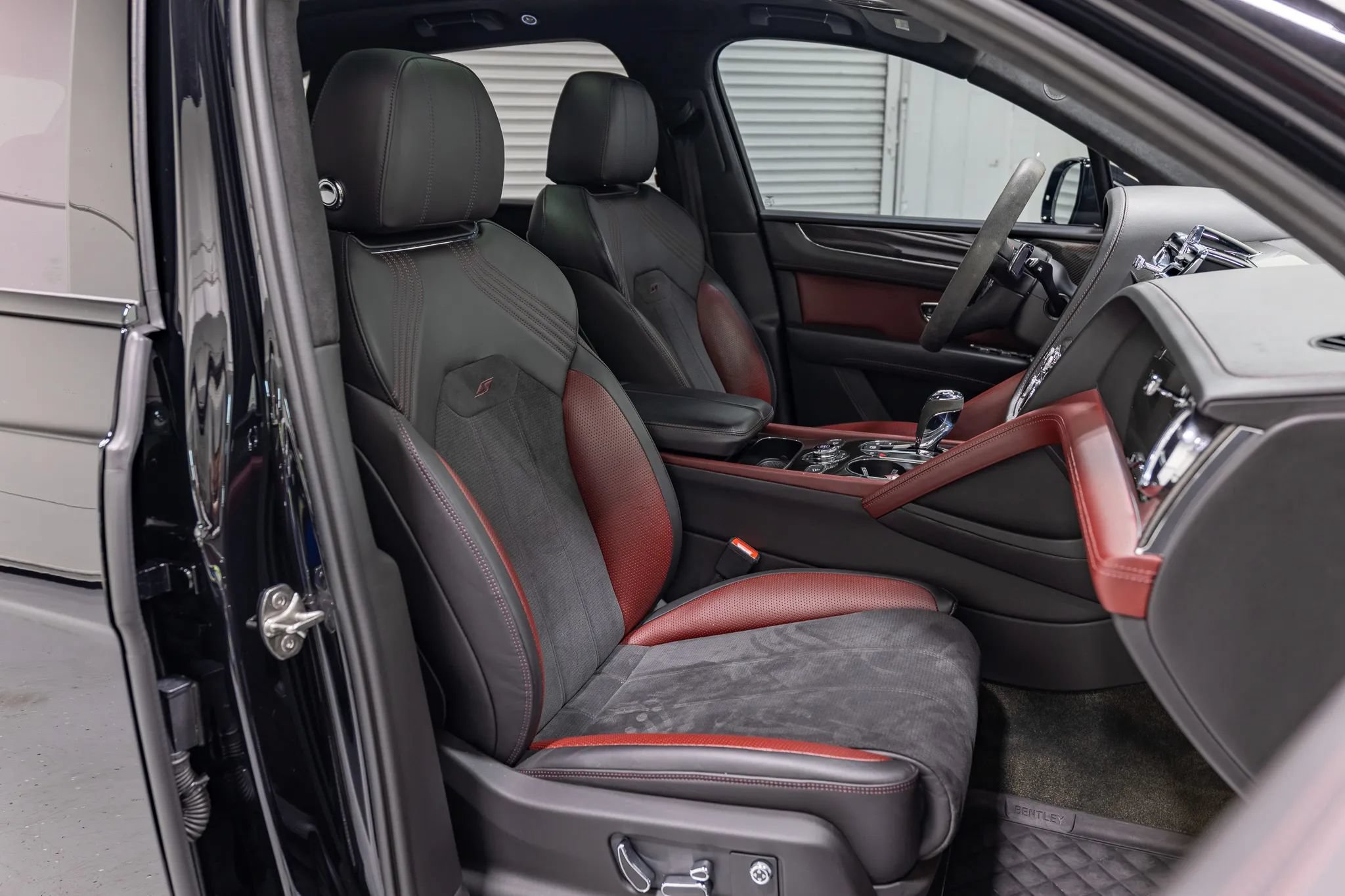 Used 2022 Bentley Bentayga AWD/4WD image 35