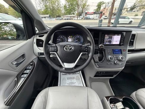 Used 2018 Toyota Sienna XLE w/ XLE Navigation Package AWD/4WD image 33