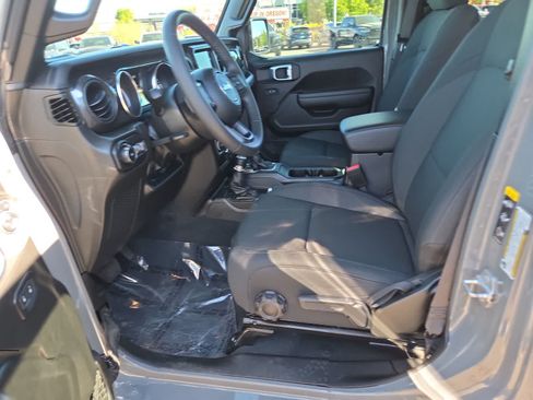 Used 2022 Jeep Wrangler Unlimited Sport AWD/4WD image 19