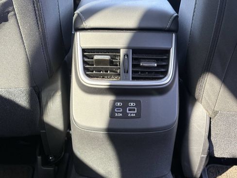Used 2025 Subaru Outback Premium AWD/4WD image 32