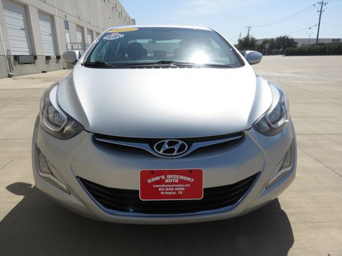 Used 2014 Hyundai Elantra SE w/ Option Group 02 FWD image 7