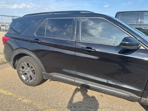 Used 2024 Ford Explorer XLT w/ Equipment Group 202A AWD/4WD image 8