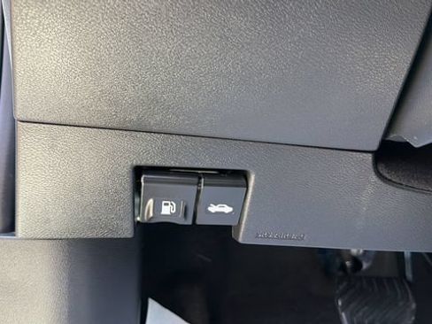 Used 2023 Nissan Versa SR w/ Trunk Package FWD image 19