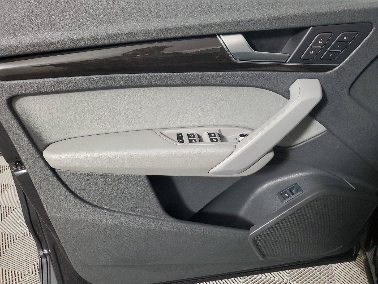 Used 2019 Audi Q5 2.0T Premium w/ Convenience Package AWD/4WD image 19